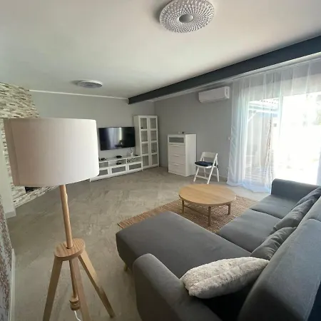 Sirio. Chalet Con Piscina Privada בית נופש